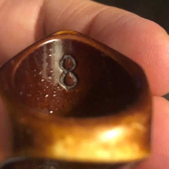 Vintage style wood like resin ring Sz 8 nice ring - Picture 6 of 7